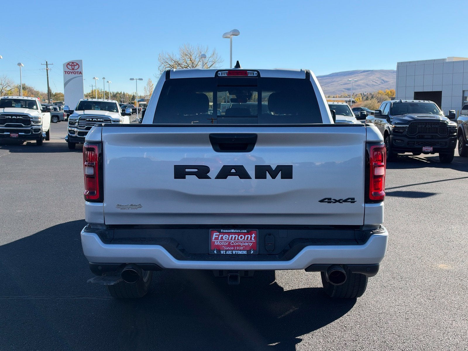 2027 RAM 1500 RAM 1500 EXPRESS CREW CAB 4X4 5'7' BOX